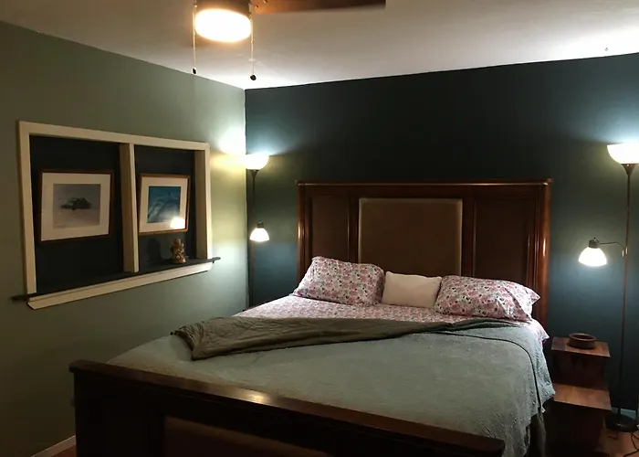 The Hawaii Red House Apartment Private